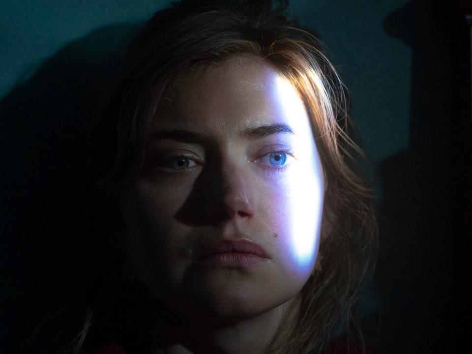 Welchen Part spielt die undurchsichtige Autumn (Imogen Poots) in all dem? (Bild: Richard Foreman/Prime Video)