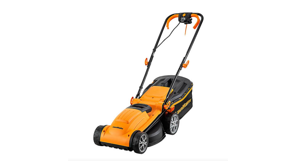This lawnmower comes with a 32L collapsible grass box and folding handles. 