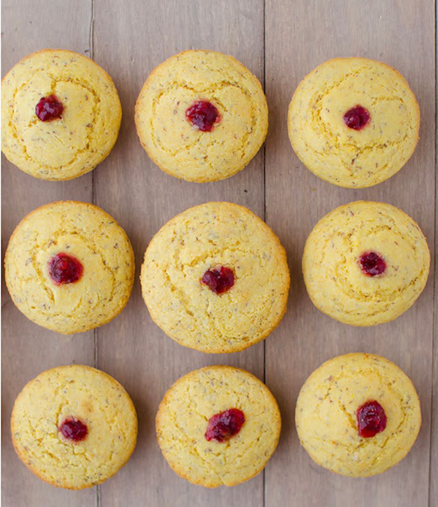<strong>Get the<a href="http://delishknowledge.com/vegan-cranberry-corn-muffins/" target="_blank">Vegan Cranberry Cornbread Muffins recipe</a> from Delish Knowledge</strong>