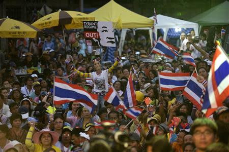 Anti-government protesters cheer and dance as protest leader Suthep Thaugsuban (not seen) addresses a crowd outside the Government House in Bangkok December 9, 2013. REUTERS/Dylan Martinez