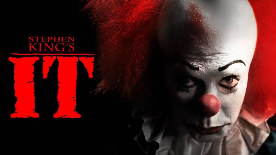 a poster for the classic horror movie it featuring a closeup of pennywise the clown's face