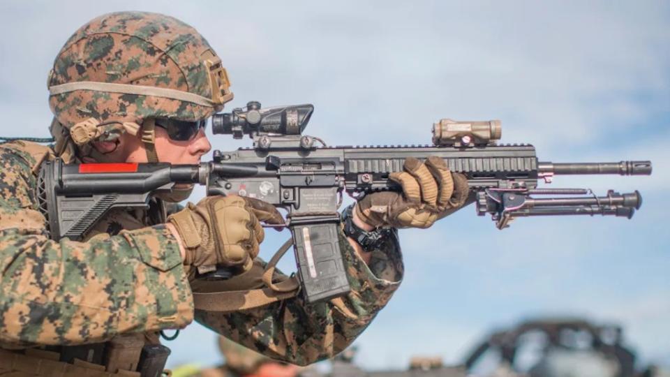 A Marine trains with a 5.56x45mm M27 Infantry Automatic Rifle, one of the service’s small arms that could be used with future specialized counter-drone ammunition. <em>USMC</em>