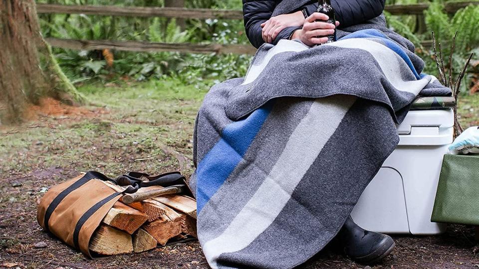 This thick blanket will keep you warm, even on the coldest autumn evenings.