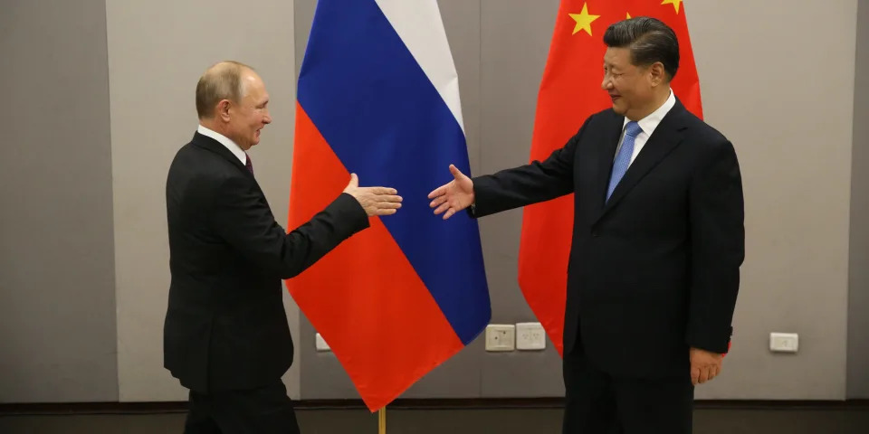 블라디미르 푸틴 러시아 대통령, 브라질리아에서 열린 브릭스 정상회의에서 시진핑 중국 국가주석과 회담