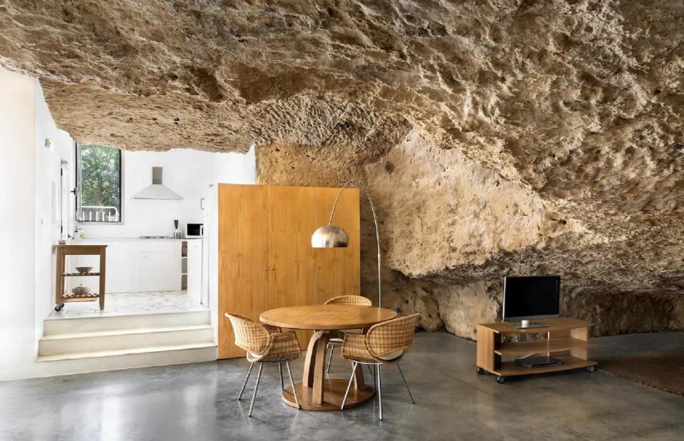 <p>Cuevas / Airbnb</p>