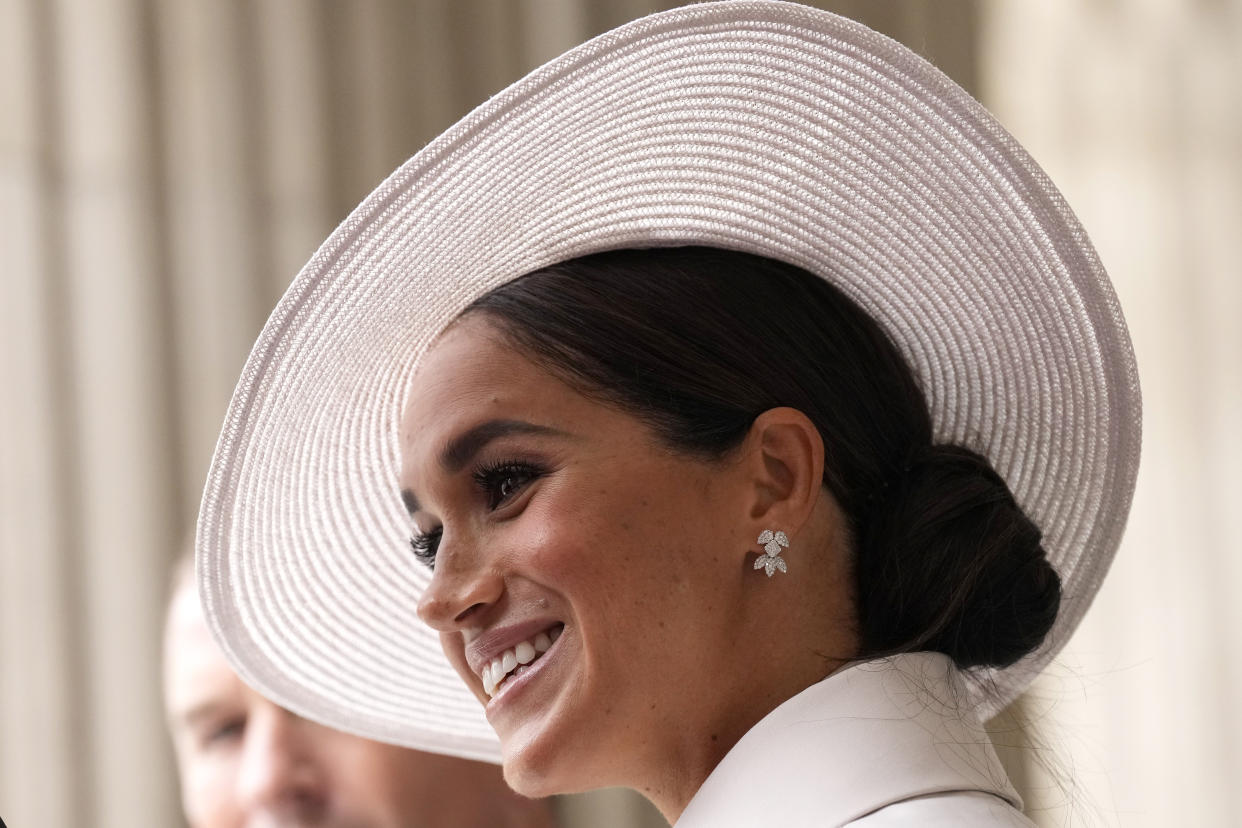 Meghan Markle durante el Jubileo de la Reina Isabel II en 2022, vestida de Dior. (Photo by Matt Dunham - WPA Pool/Getty Images)