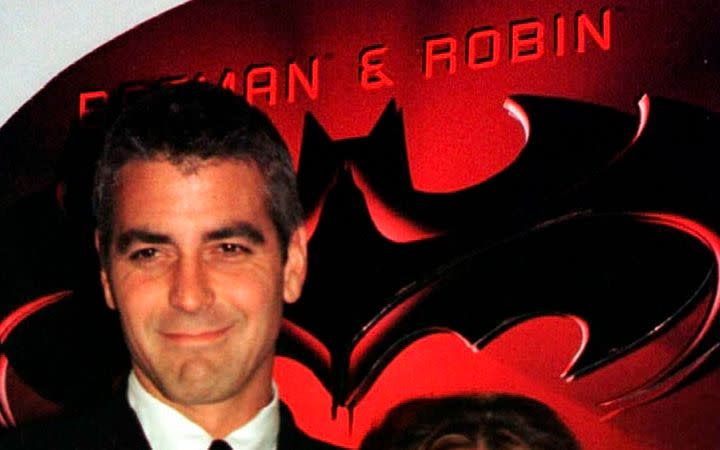 Trotz größter Bemühungen ist Ben Affleck als Batman gescheitert. Hätte er mal auf seinen Vorgänger im Fledermauskostüm, George Clooney, gehört ...