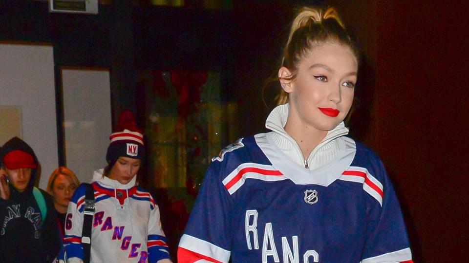 The sisters and their brother, Anwar Hadid, attended the game at New York City’s Madison Square Garden on Tuesday -- and even made it on the Jumbotron!