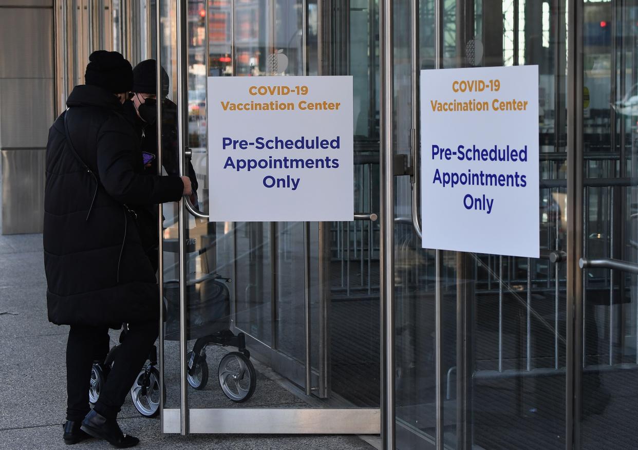 People enter a COVID-19 vaccination center on Jan. 28, 2021, in New York City. (Photo: ANGELA WEISS via Getty Images)