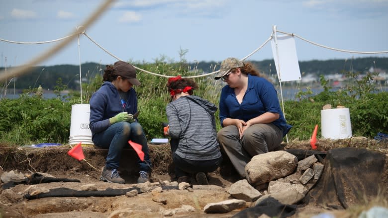 Digging into history: UNB students uncover stories from Louisbourg burial ground