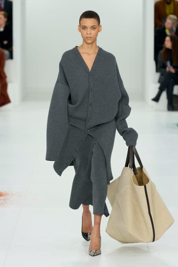 <p>Loewe Fall 2023. Photo: Imaxtree</p>