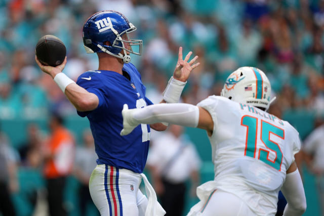 Dolphins elevate QB Mike Glennon, LB Brennan Scarlett for Week 18