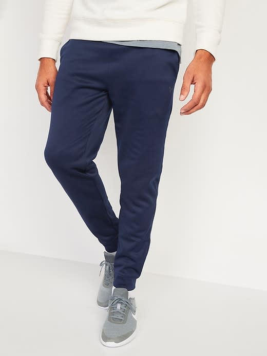 The Best Men's Running Pants for Keeping Your Legs Toasty This Winter