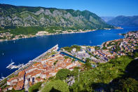 De toute beauté ! Difficile de ne pas tomber sous le charme de la ville médiévale de Kotor au sud du Monténégro. Et que dire des bouches de Kotor, un “fjord” en Méditerranée.
