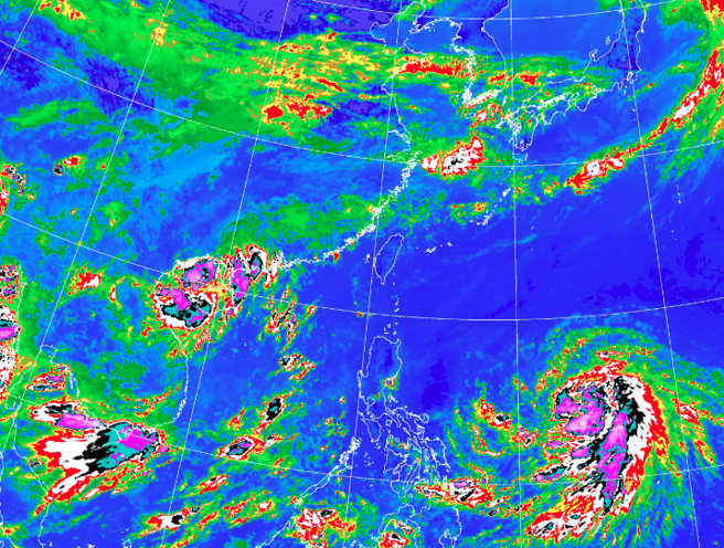 下周一起台灣陷入低壓帶內，下雨機會高，同時南海的季風低壓槽中可能發展出擾動系統，有可能增強成熱帶性低壓或颱風影響台灣。圖為衛星雲圖，(翻攝自氣象局)