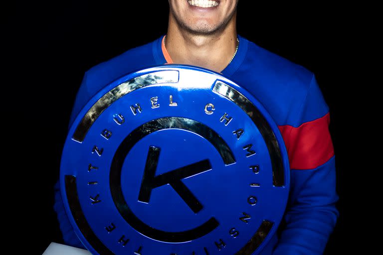 Sebastián Báez, feliz con el trofeo de Kitzbühel