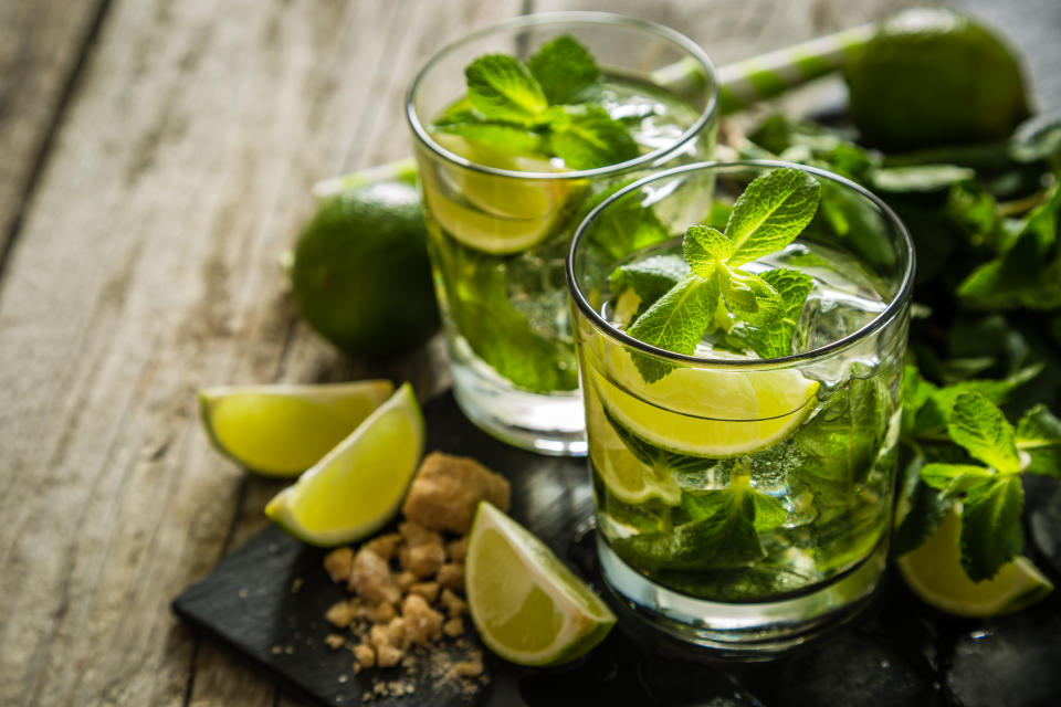 Für den Mojito-Cocktail gibt es eine Minze, die dafür besonders gut geeignet ist und sogar nach ihm benannt ist (Bild: Getty Images)