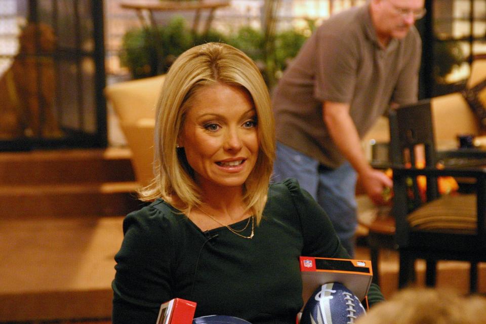 Kelly Ripa on set