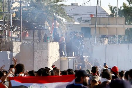 Anti-government protesters storm Baghdad's Green Zone in Iraq May 20, 2016. REUTERS/Khalid al Mousily