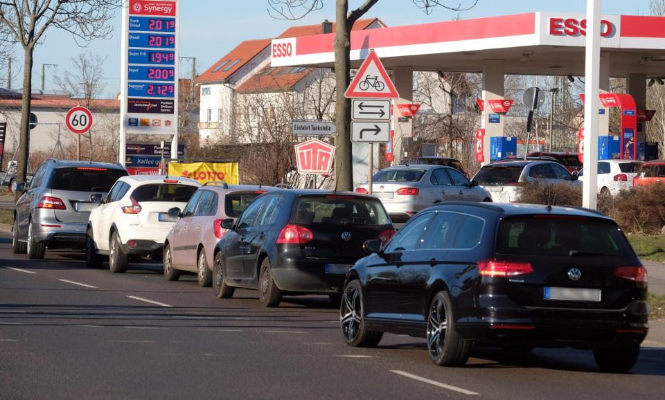 So könnte es bald an vielen Tankstellen aussehen, wenn die Spritpreise aufgrund des Tankrabatts sinken.