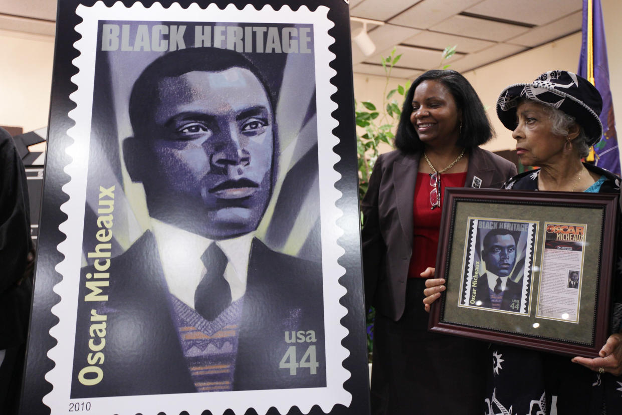 NEW YORK - JUNE 23:  Actress Ruby Dee (R) attends a second day stamp dedication ceremony in honor of movie making legend Oscar Micheaux at Adam Clayton Powell Jr. State Office Building on June 23, 2010 in New York City.  (Photo by Neilson Barnard/Getty Images)