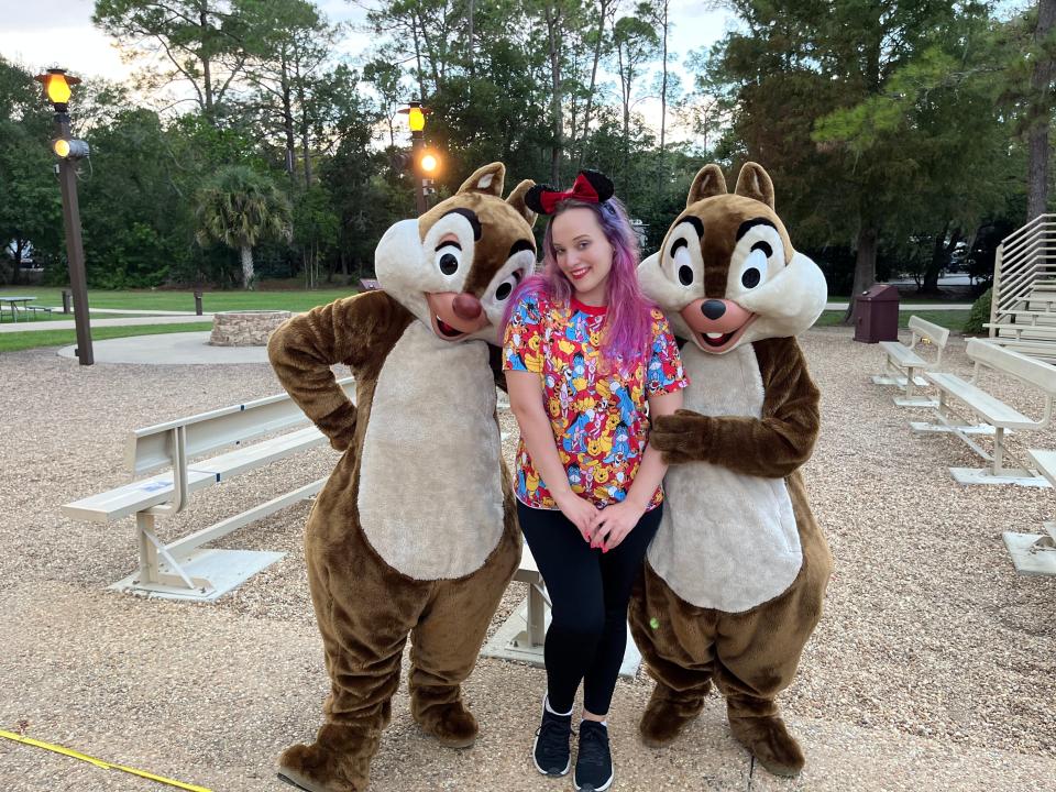 jenna clark with chip and dale at disney