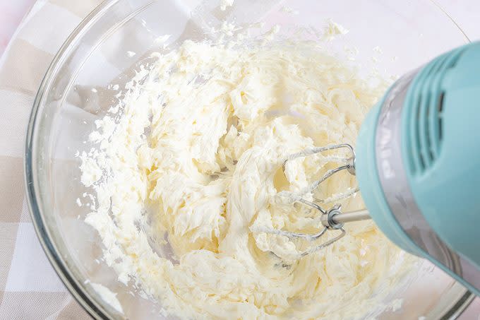 Whipped Cream Cheese 3-ingredient no-bake cheesecake