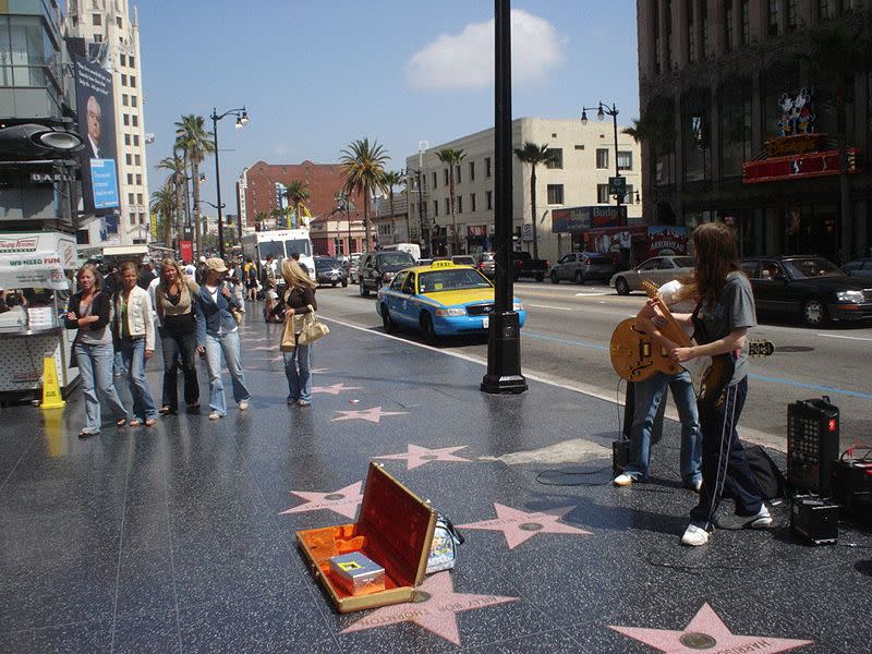 <b>California</b>: La petición californiana también es noticia, pero por motivos distintos a los otros estados. Y es que apenas 354 personas han votado a favor de la secesión. Una cifra ridícula si la comparamos con los más de 100.000 en el caso de Texas. En esta foto podemos apreciar el Paseo de la Fama en Los Ángeles. (Wikimedia Commons).