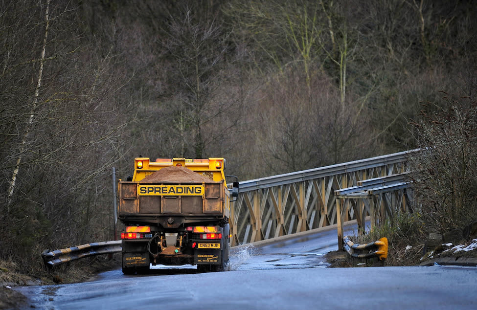 A gritting lorry lays down salt on a country road (Picture: PA)