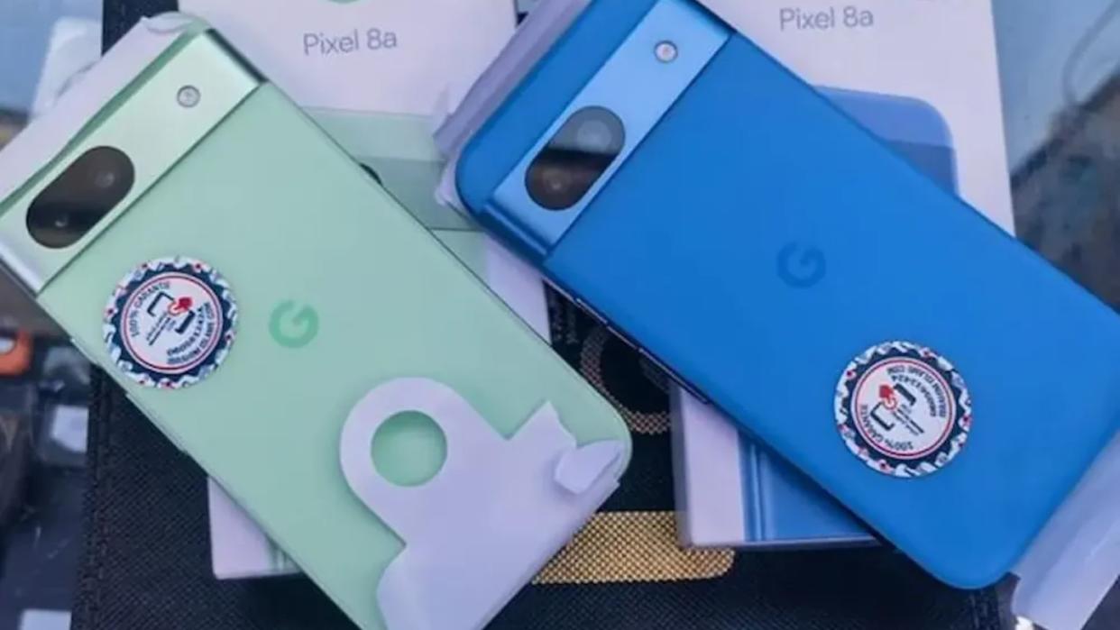  Google Pixel 8a leaked unboxing images. 
