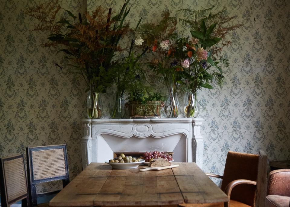 The Toiles de Jouy wallpaper in the sitting room reflects the surrounding landscape.