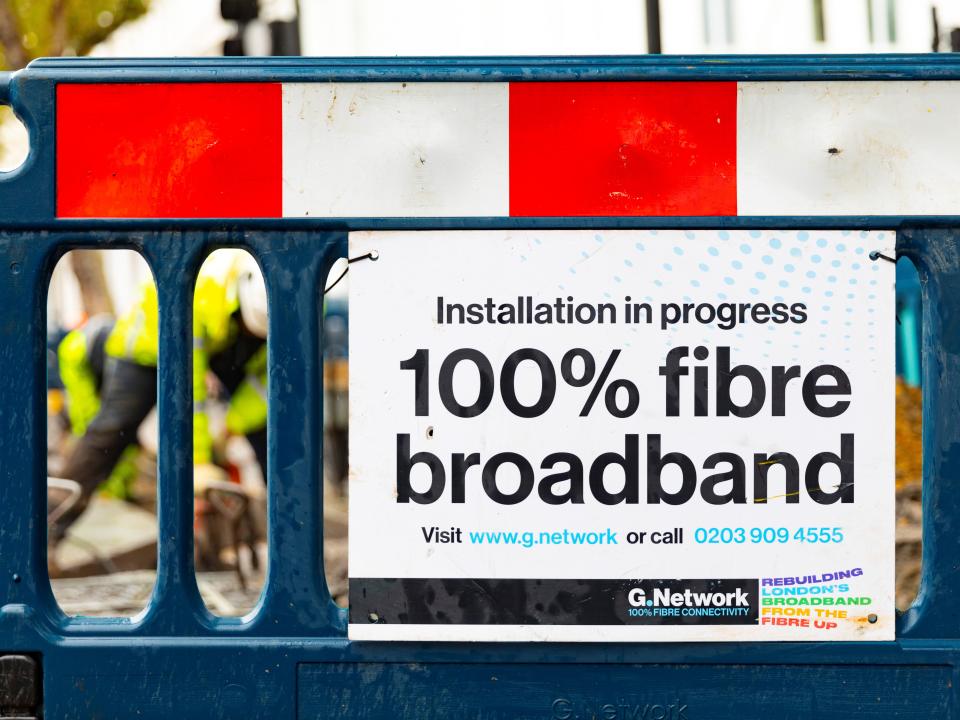 Fibre broadband requires roads to be dug up (G Network)