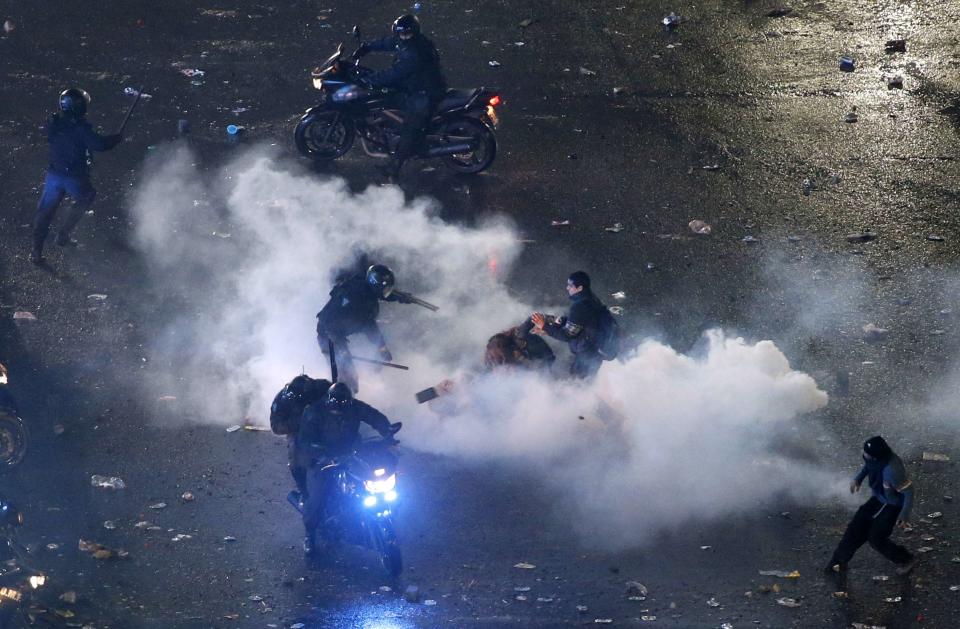 Argentina's fans clash with riot police after Argentina lost to Germany in their 2014 World Cup final soccer match in Brazil, at a public square viewing area in Buenos Aires, July 13, 2014. (REUTERS/Andres Stapff)