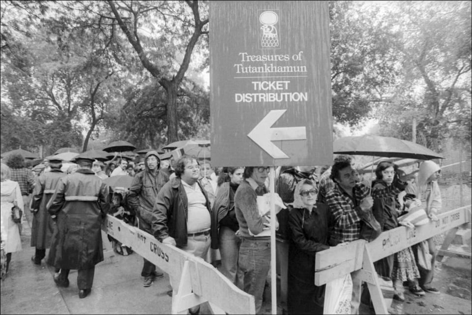 <div class="inline-image__caption"><p>People lined up for tickets to the King Tut exhibit at the Metropolitan Museum of Art.</p></div> <div class="inline-image__credit">Allan Tannenbaum/Getty</div>