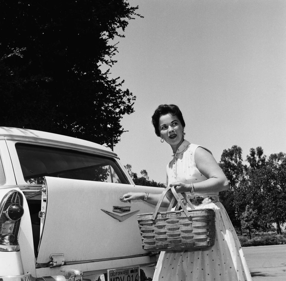 Rare Vintage Photos of Shirley Temple at Home