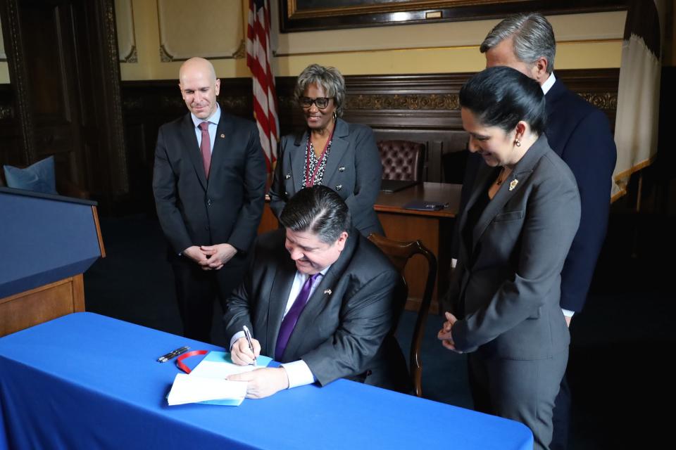 Gov. JB Pritzker signs HB 4292 alongside (left to right) Rep. Bob Morgan, D-Highwood, Sen. Doris Turner, D-Springfield, Sen. Robert Martwick, D-Chicago, and Comptroller Susana Mendoza