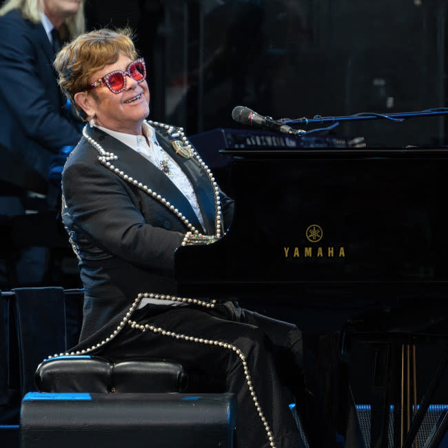 Descarta Elton John residencia en Estados Unidos credit:Bang Showbiz