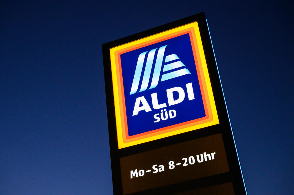 06 December 2019, Baden-Wuerttemberg, Aichtal: A sign of the discounter Aldi Süd lights up. Photo: Sebastian Gollnow/dpa (Photo by Sebastian Gollnow/picture alliance via Getty Images)