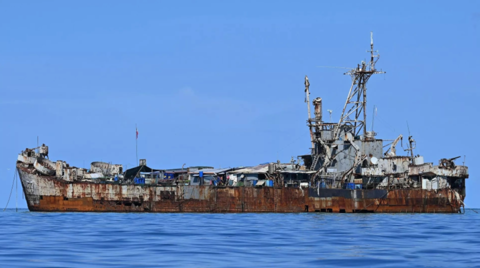 坐灘在仁愛礁的「馬德雷山號」登陸艦是菲律賓船隻常補給的目標，。   圖 : 翻攝自騰訊網