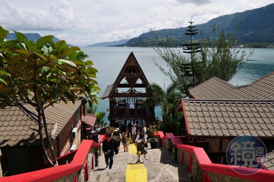 「Samosir Villa Resort」可看到一望無際的多巴湖美景。