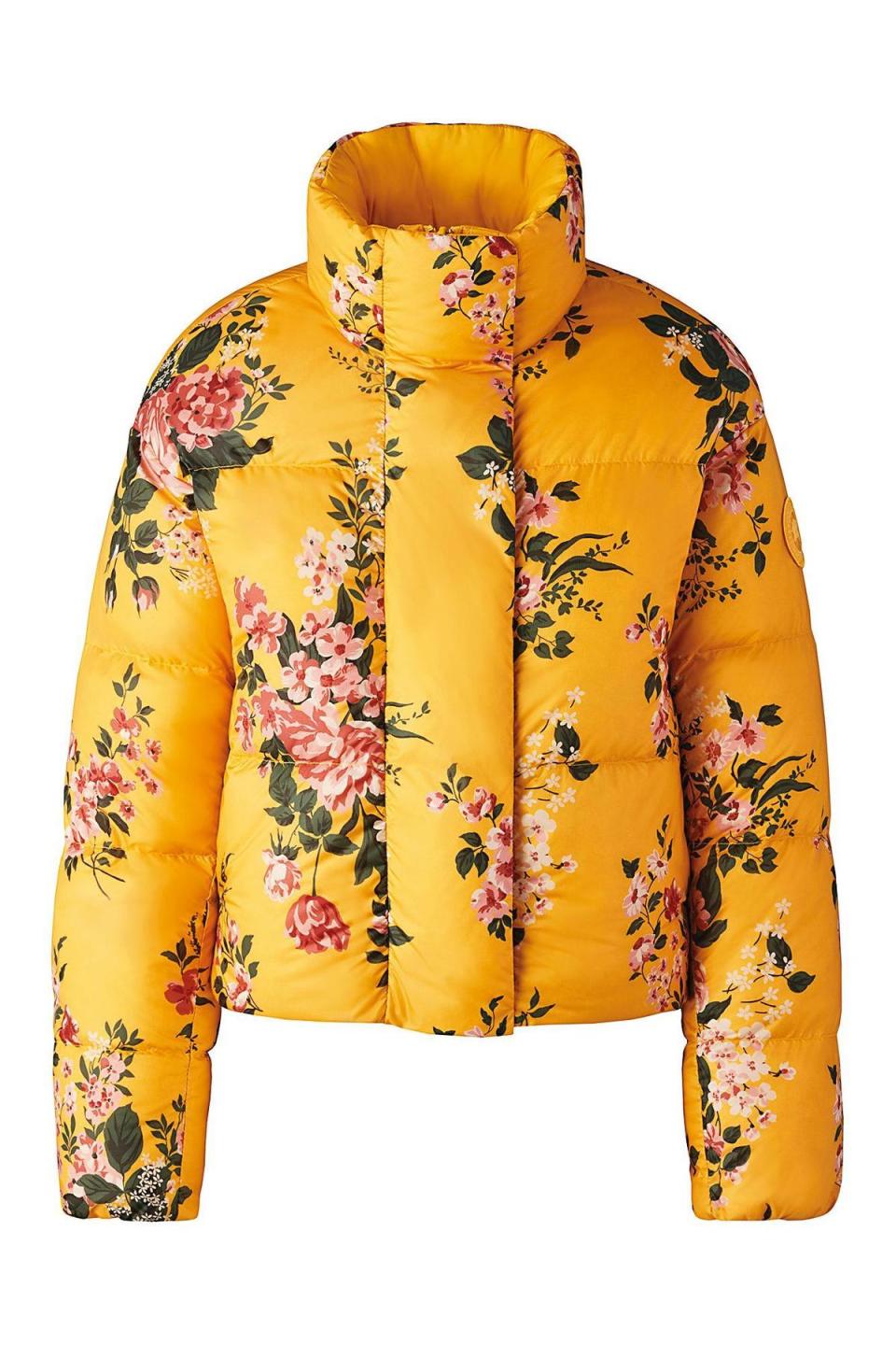 台灣獨家的Anjelica水仙花印花黃色Lorita Puffer羽絨外套。NT$37,300。（Canada Goose提供）