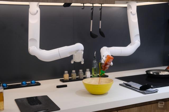 Useless salad-tosser robot joyfully harasses your lettuce - CNET