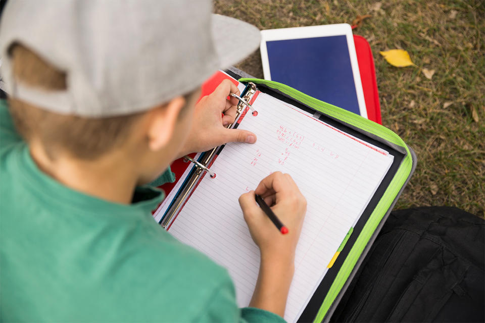 911 dispatcher helps boy with homework: Ms Bundy helped the boy with his maths homework. 