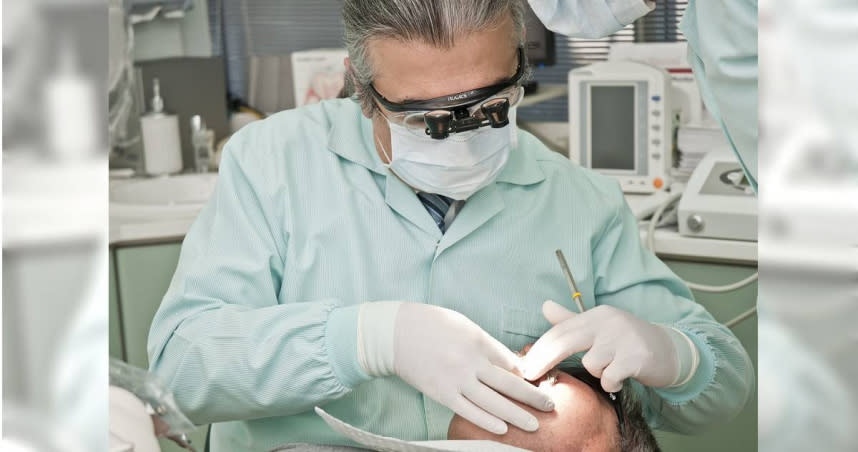 土耳其布爾薩（Bursa）一名40歲男子拉馬贊（Ramazan Yılmaz）日前進行植牙手術時，牙醫師竟直接將螺絲插入他的大腦。（示意圖／Pixabay）