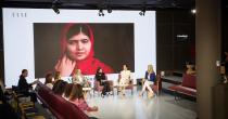 <p>Una imagen de la activista pakistaní Malala Yousazfai presidió por unos momentos el Elle Talks: Liderazgo femenino.</p>
