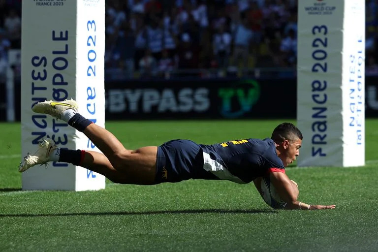 Santiago Chocobares apoyó el primer try de los Pumas ante Japón