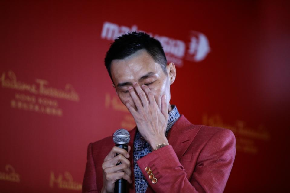 Datuk Lee Chong Wei shed tears while thanking everybody who has helped him during his 25 years career as a badminton player. ― Picture by Ahmad Zamzahuri