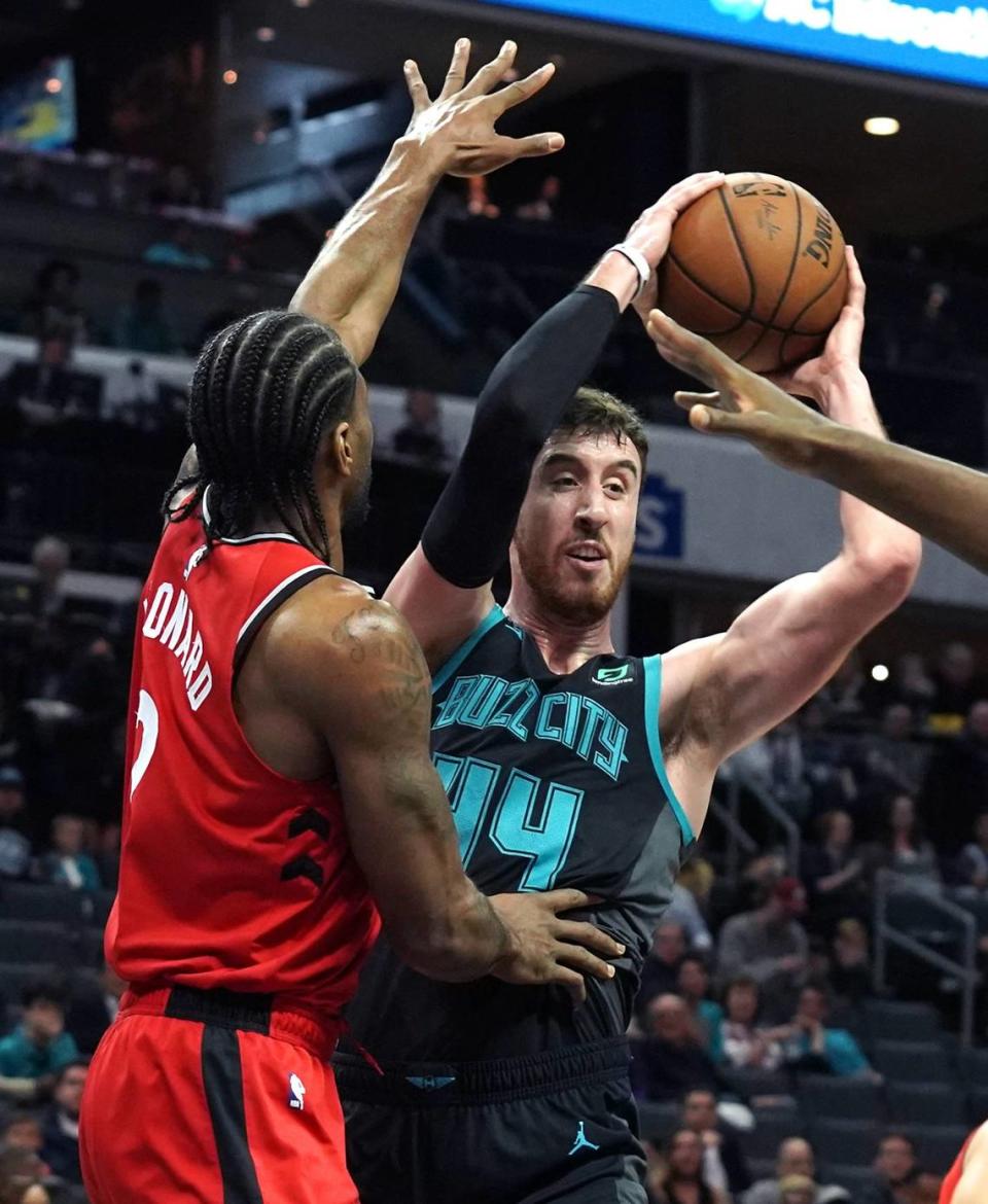 Charlotte Hornets forward Frank Kaminsky, right, looks to pass to a teammate as Toronto Raptors forward Kawhi Leonard, left, applies defensive pressure during first half action at Spectrum Center in Charlotte, NC on Friday, April 5, 2019.