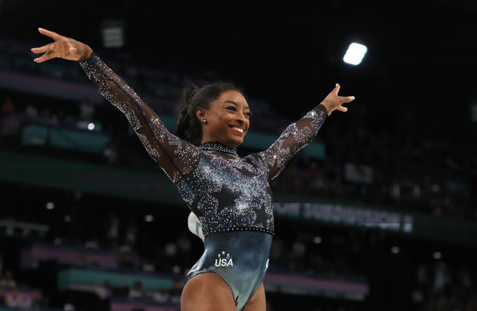 Simone Biles reacciona tras competir en el salto de trampolín (Getty)