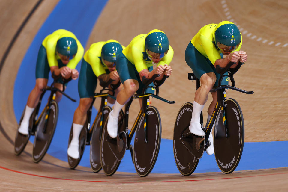 IZU, JAPAN - AUGUST 02: (L-R) Alexander Porter and Leigh Howard of Team Australia sprint during the Men´s team pursuit qualifying of the Track Cycling on day 10 of the Tokyo Olympics 2021 games at Izu Velodrome on August 02, 2021 in Izu, Shizuoka, Japan. (Photo by Tim de Waele/Getty Images)